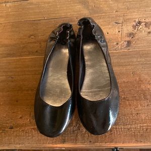 Like New 8.5 Black Flats (shiny finish)